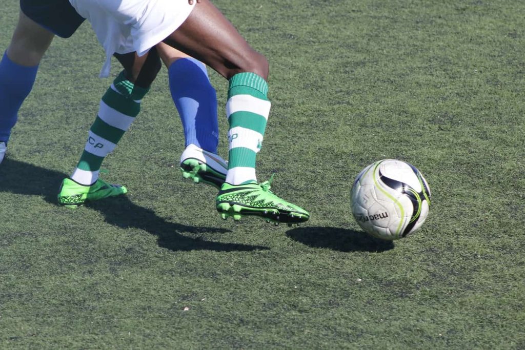 fotballsko kunstgress herre