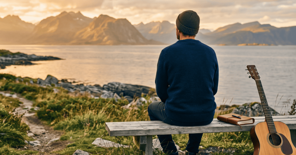 Illustrasjonsbilde av norsk kystlandskap og musiker med gitar